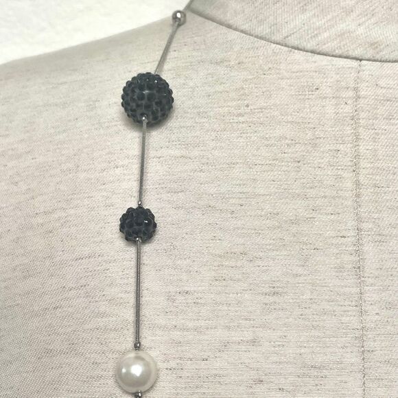 Long black and Pearl necklace - Picture 5 of 7